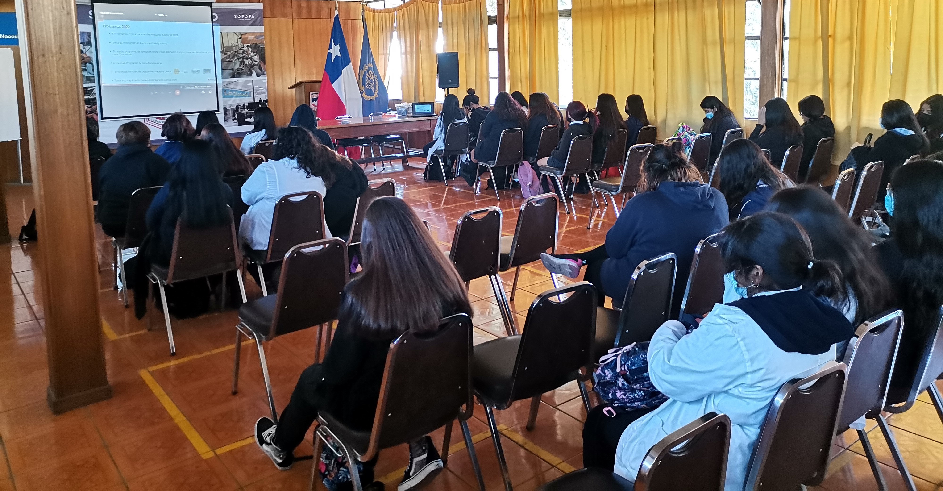 Estudiantes del Liceo Bicentenario Industrial de Electrotecnia Ramón Barros Luco participan de la conmemoración de las “Niñas TIC”