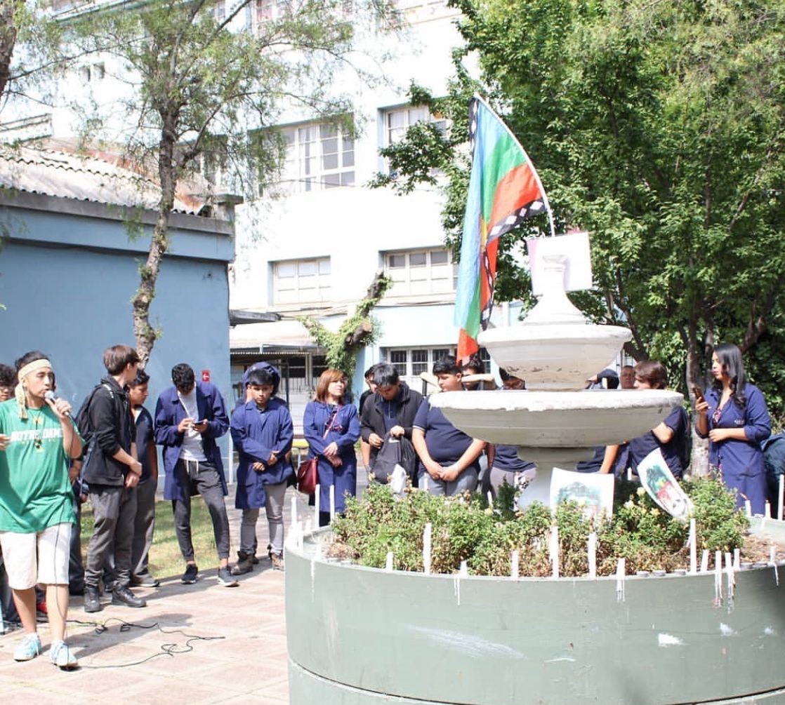 Estudiantes del Liceo Industrial de San Miguel Agustín Edwards Ross conmemora el día de los Pueblos Indígenas con diversas actividades