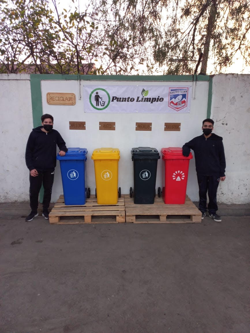 Liceo Bicentenario Industrial de Electrotecnia Ramón Barros Luco implementa Puntos Limpios para toda la comunidad educativa